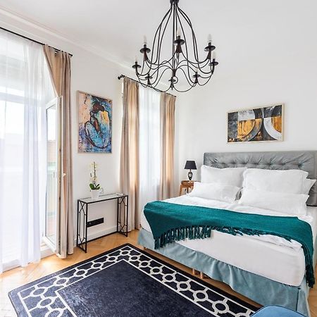 Luxury Apartment With A Balcony And A Terrace Praga Zewnętrze zdjęcie