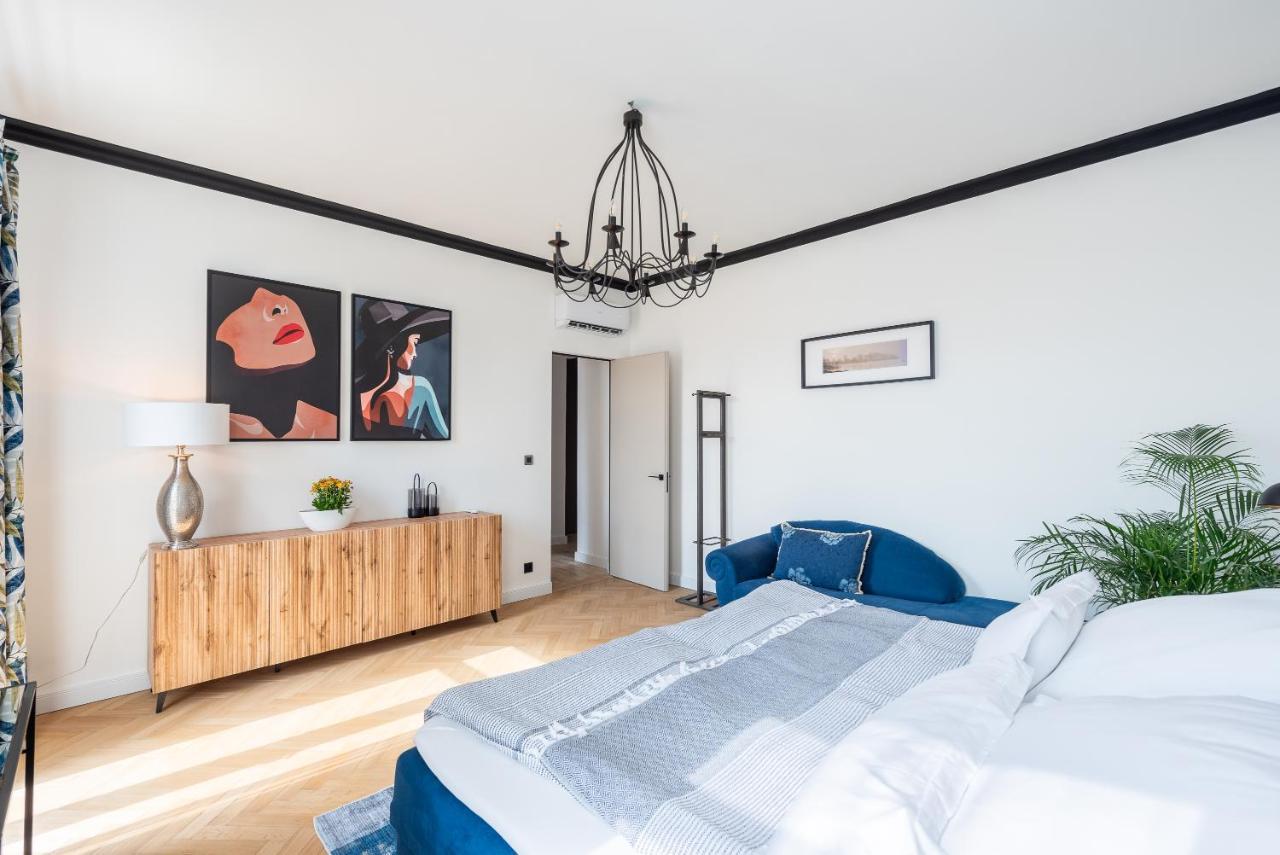 Luxury Apartment With A Balcony And A Terrace Praga Zewnętrze zdjęcie