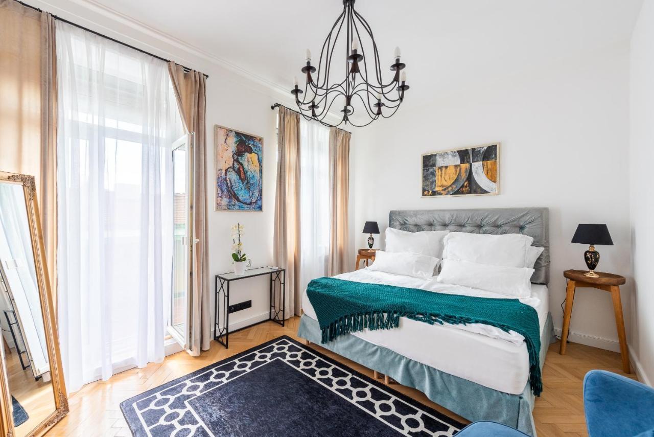 Luxury Apartment With A Balcony And A Terrace Praga Zewnętrze zdjęcie